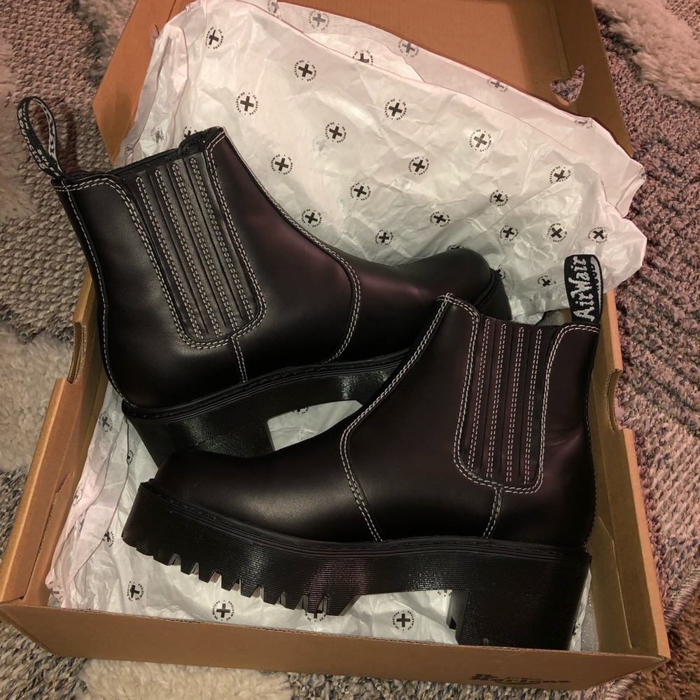 Dr. Martens Rometty 6